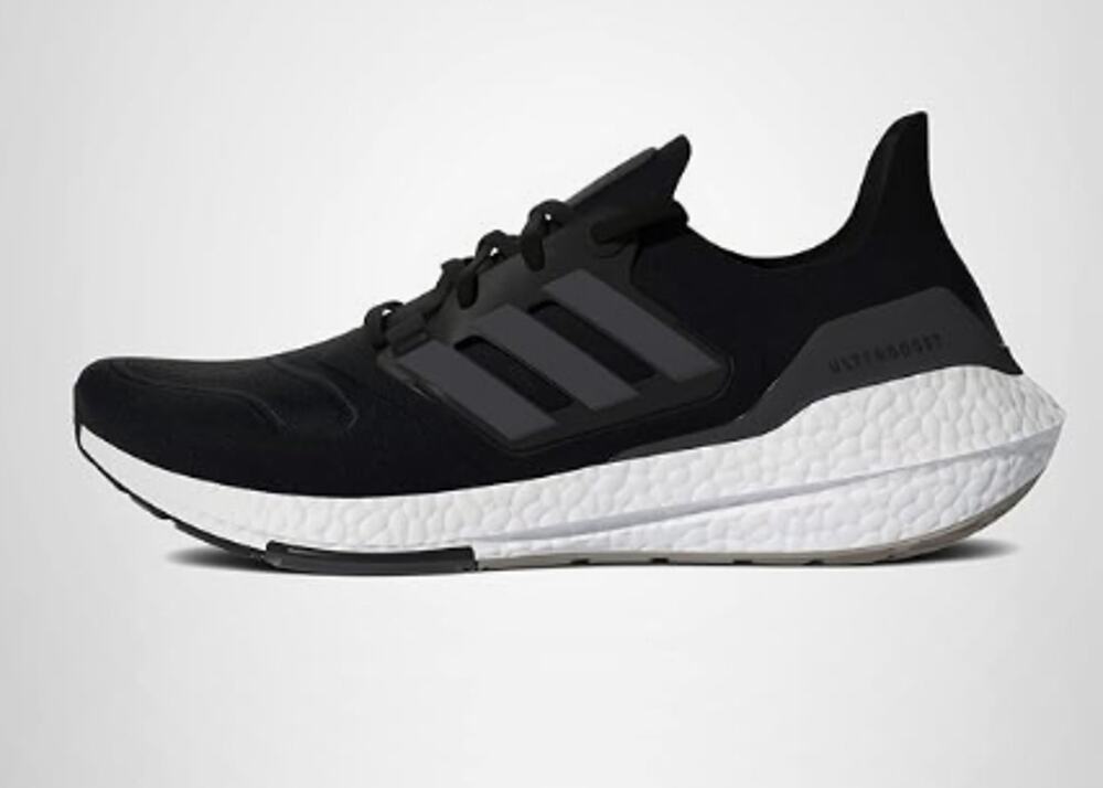 adidas Ultraboost 22 Running Shoes Black White Men's Size 10.5 New with Box